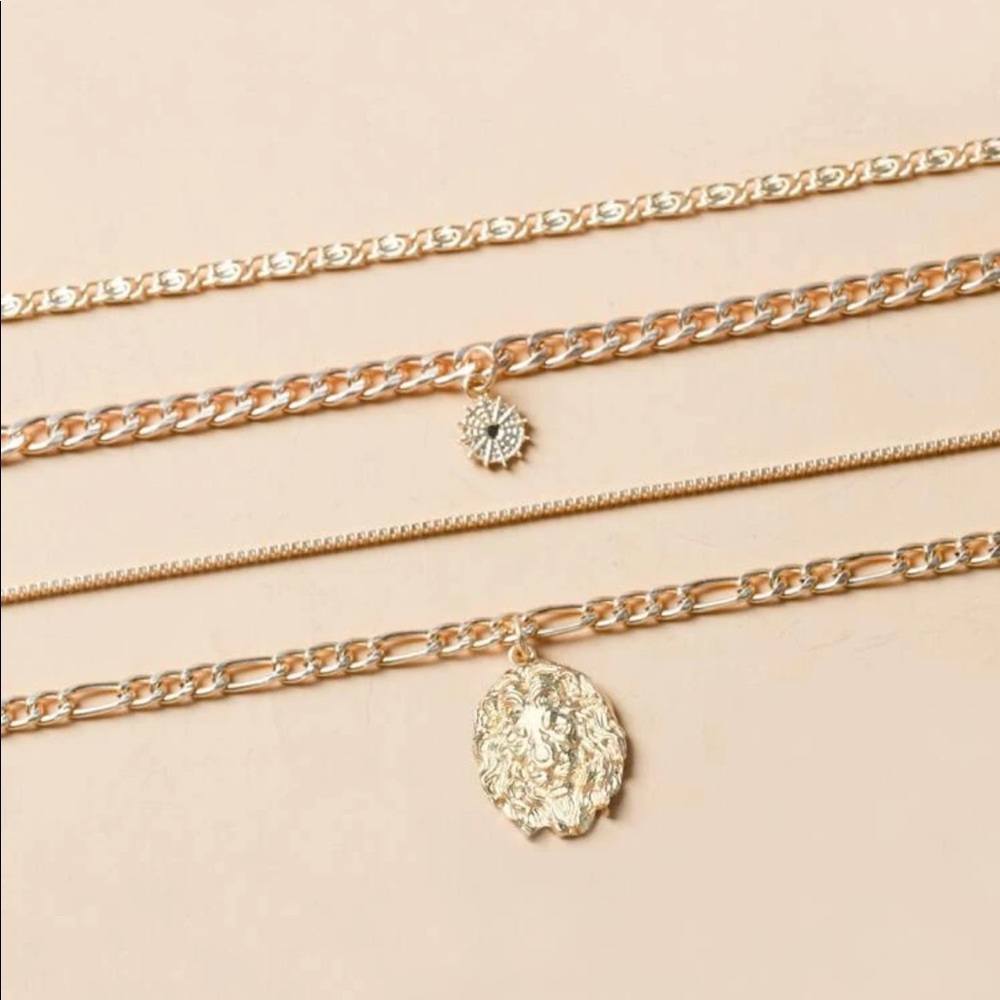✨Animal Round Charm Layered Necklace (Boutique) - Picture 2 of 8
